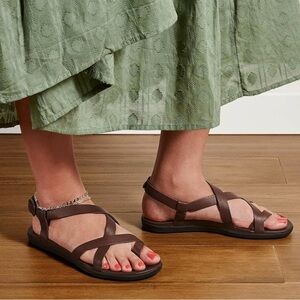OLUKAI Upena Brown Leather Sandals, Quick-Dry Water Resistant, Size 11 Wide NEW!